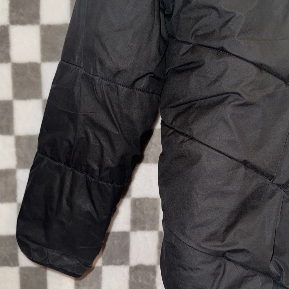North Face Girls Zip Up Black & Pink Reversible Puffer Jacket Size 18/ XL. - Picture 10 of 12